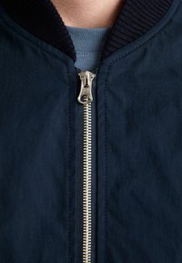 Thumbnail Image 7