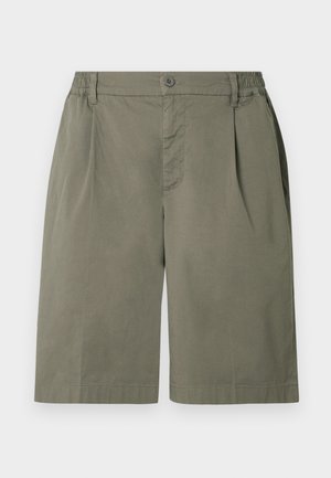 Shorts olive verts arrivant au genou, avec taille élastique, fermeture à bouton et à zip, poches latérales et passants de ceinture.