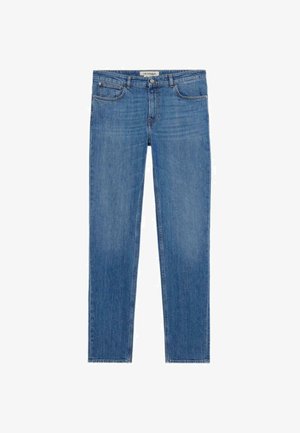 Jasnoniebieskie dżinsy o prostym kroju nogawki, pięć kieszeni oraz klasyczne zapięcie na guziki i zamek błyskawiczny. Zniszczony wygląd materiału.