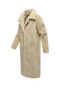 Cappotto in pelliccia sintetica beige con colletto, maniche lunghe e due tasche laterali. Presenta una chiusura con bottoni e un logo discreto sulla manica.