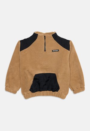 Pull polaire marron avec des patchs noirs aux épaules, une poche avant noire, une fermeture éclair sur la moitié, des poignets élastiques et un petit logo Palm Angels sur la poitrine.