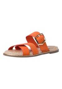 Sandale en daim orange avec trois larges sangles, dotée d'une boucle métallique carrée et d'une semelle style espadrille tissée.