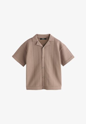 Lühikeste varrukatega, nööpidega pruuni värvi särk, millel on vertikaalsed õmblused ja laagri krae.