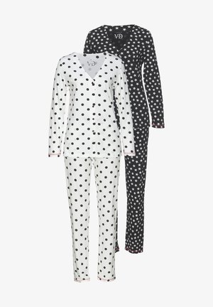 Due set di pigiami; uno bianco con pois neri, l'altro nero con stelle bianche. Entrambi presentano maniche lunghe e pantaloni abbinati.
