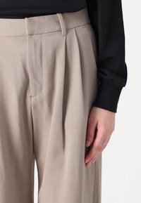 Gap Tall TROUSER - Pantalon classique - medium cool brown