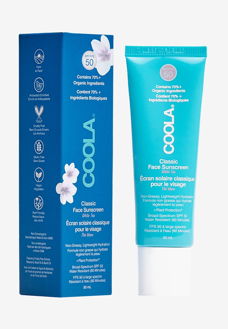 Tuba i opakowanie kremu przeciwsłonecznego Coola Classic w intensywnym niebieskim kolorze, z SPF 50, składnikami organicznymi i białymi napisami.