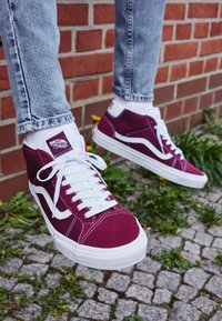 MID SKOOL 37 UNISEX - Sapatilhas de cano alto - port royale/true white