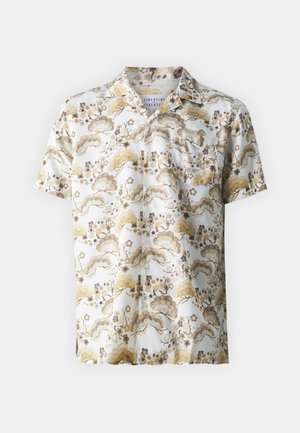 Lühikeste varrukatega särk, mis on valmistatud kergest kangast ja millel on valge taust koos lille- ja pilvemustriga kuldsete, pruunide ja lillasärride toonides.