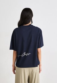 BOSS - Print T-shirt - dark blue Thumbnail Image 1