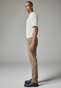 Next Chino - tan brown