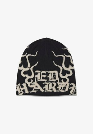 Beanie nero in maglia con un design grafico color crema che presenta testo stilizzato e schemi astratti simili a fiamme.