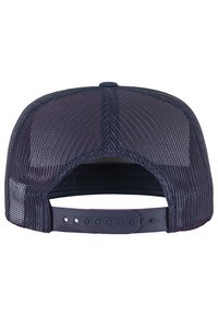 Cappellino da baseball in rete blu navy con chiusura snapback regolabile con più fori. Tessuto testurizzato con un design strutturato sul retro.