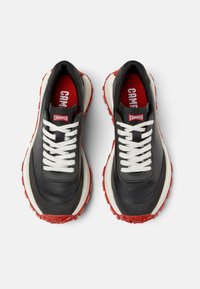 Camper DRIFT TRAIL BURDEOS - Zapatillas - schwarz 4