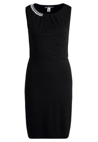 Svart ärmlös klänning med en figurnära silhuett, prydd med en plisserad halsringning och dekorerad design på ena axeln. Slät tygstruktur.