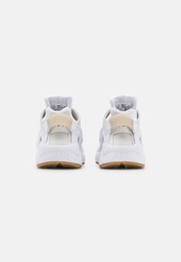 Nike Sportswear AIR HUARACHE - Sapatilhas - phantom/white/fossil/light brown/black