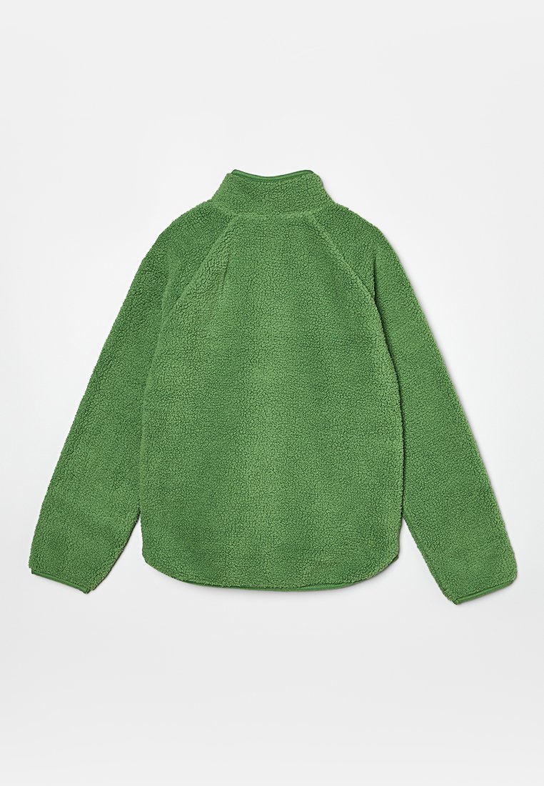 Groene fleecjas, hoge kraag, lange raglanmouwen, zacht geweven stof, afgeronde zoom, geen zichtbare sluitingen of decoratieve accenten.