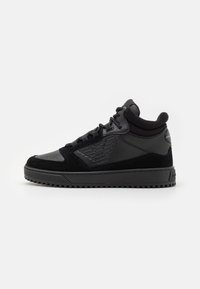Unselected, black