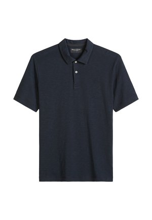 Marineblaue Kurzarm-Poloshirt mit zwei Knöpfen und einem weichen Kragen, flach auf weißem Hintergrund dargestellt.