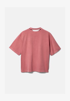Oversized, short-sleeve t-shirt in faded rose color, made from cotton. Features a round neckline and soft, slightly textured fabric.