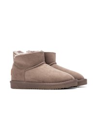 Botas de ante marrón hasta el tobillo con forro interior suave, perfil bajo, punta redondeada y suela de goma plana con un patrón en zigzag.