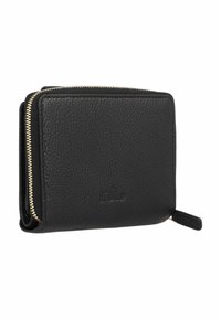 Cartera de cuero negro con acabado texturizado, cremallera dorada y detalle del logo. Cuenta con múltiples compartimentos y una forma rectangular compacta.