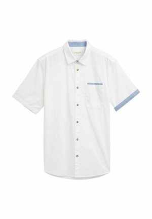 Biała koszula z krótkim rękawem, z wyraźnym kołnierzykiem, jasnoniebieskimi akcentami na mankietach, kieszonką na piersi oraz brązowymi guzikami z przodu.