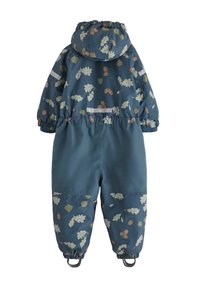 Vandafvisende, blå børneoverall med et blomsterdesign med blade og mariehøns. Inkluderer hætte, elastiske manchetter og forstærkede ankler.