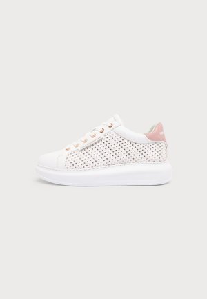KARL LAGERFELD KAPRI GEMSTONE NET CHARM - Sneakers - white/pink