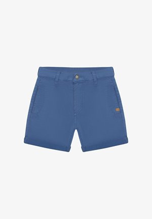 Blaue Baumwollshorts mit Fronttaschen, Gürtelschlaufen, Knopfverschluss und kleinem braunem Logo-Patch auf der rechten Seite.