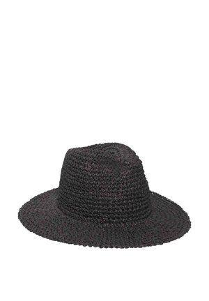 Schwarzer, gewebter Fedora-Hut mit breiter Krempe, strukturiertem Muster und leicht eingedrückter Krone vor weißem Hintergrund.