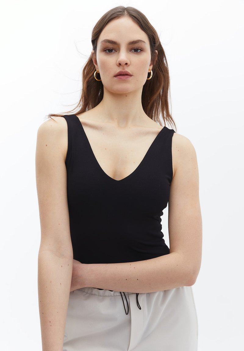 OXXO WITH V-NECK - Blus - black