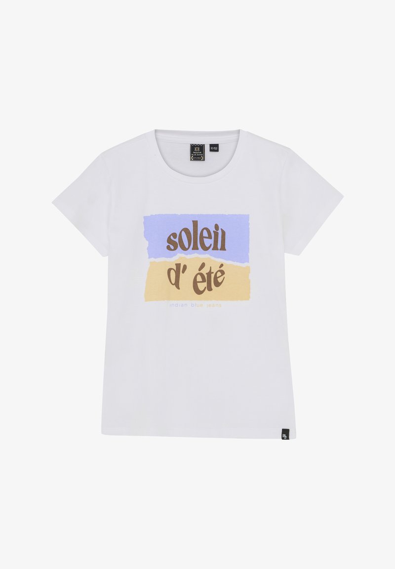 Biała bawełniana koszulka z grafiką przedstawiającą niebieskie i żółte prostokątne bloki oraz brązowy napis "soleil d'été" i "indian blue jeans."