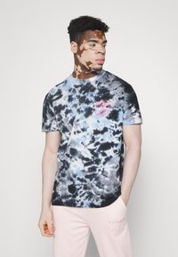 Brave Soul MONTE - T-shirt estampada - blue/white/navy