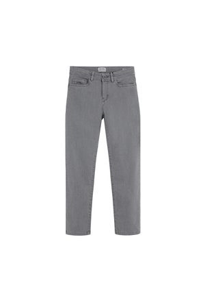 Pantalones de mezclilla gris con un diseño de pierna recta, que presentan bolsillos delanteros, un cierre de botón y una textura sutil. Minimalistas, sin patrones ni adornos.