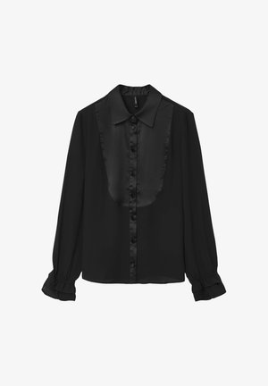 Schwarze Satinbluse mit klassischem Kragen, vorderem Knopfverschluss und Rüschensäumen. Sie besticht durch eine glatte Textur und eine leicht lockere Passform.