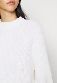 Monki Maglione - white