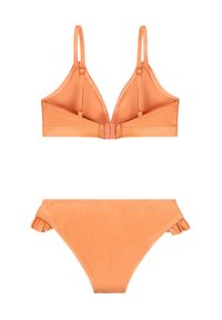 Pomarańczowy zestaw bikini składający się z trójkątnego stanika z cienkimi regulowanymi ramiączkami i zapięciem na zamek oraz dolnej części z falbankami po bokach.