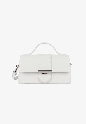 Sac à main rectangulaire blanc avec poignée supérieure, rabat avant, fermoir métallique et bandoulière réglable sur fond blanc.