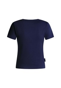 Μπλούζα σε ναυτικό μπλε χρώμα, κοντομάνικη, πλεκτή με ριμπ ύφανση, με στρογγυλή λαιμόκοψη και μικρή μαύρη ετικέτα στη πλευρική ραφή.