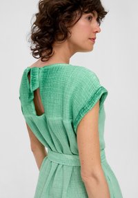 s.Oliver CRINKLE MET RUGDECOLLETÉ zielony