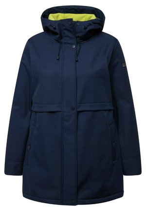 Cappotto blu navy con una consistenza morbida, dotato di cappuccio foderato in verde brillante, bottoni a pressione e tasche laterali per riporre gli oggetti.