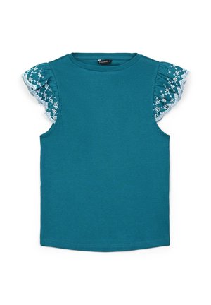 Top sans manches teal avec des manches courtes volantées, ornée d'une bordure en dentelle brodée blanche à motifs floraux et d'un col rond.