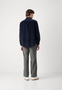 Tommy Hilfiger OVERSHIRT - Lichte jas - desert sky