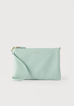 Clutch mic de mână din piele texturată albastru deschis, cu fermoar auriu și mic detaliu cu numele brandului "Coccinelle" pe față.