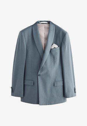 Blazer doppiopetto in tessuto azzurro chiaro, con colletto sciallato in satin, due tasche e un fazzoletto bianco nella tasca del petto.