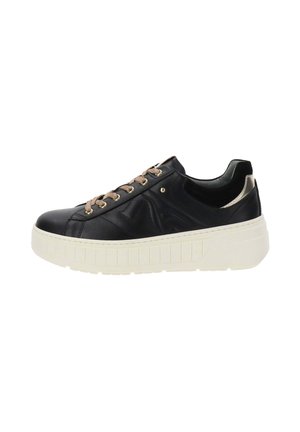 Baskets en cuir noir avec des lacets beige et une épaisse semelle blanche, dotées d'œillets en or et d'un accent métallique sur le talon.