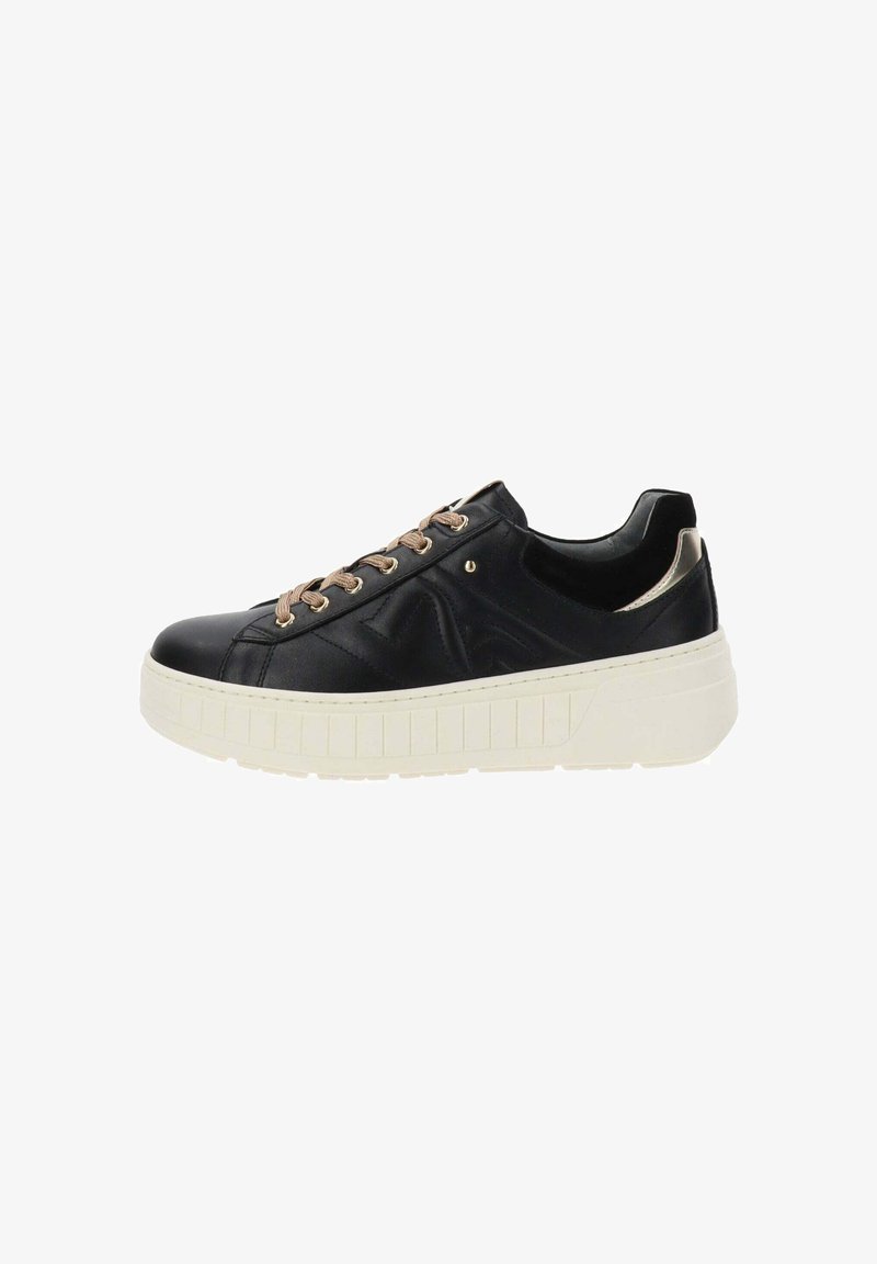 Baskets en cuir noir avec des lacets beige et une épaisse semelle blanche, dotées d'œillets en or et d'un accent métallique sur le talon.