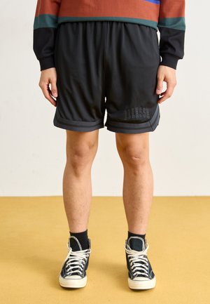 BELLIC - Shorts - black