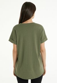 Tezenis MIT KIMONO-AUFSCHLAG - T-shirt basique - grün w  verde safari