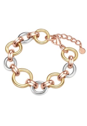 Bracelet en métal comportant des cercles entrelacés en or rose, argent et or. Il comprend une fermeture à pince avec une chaîne ajustable et un petit pendentif.